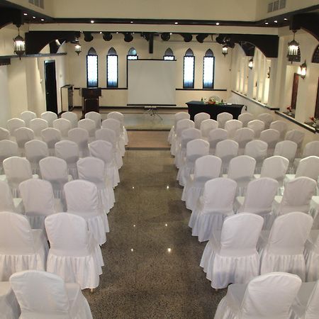 דובאי Arabian Courtyard Hotel & Spa מראה חיצוני תמונה