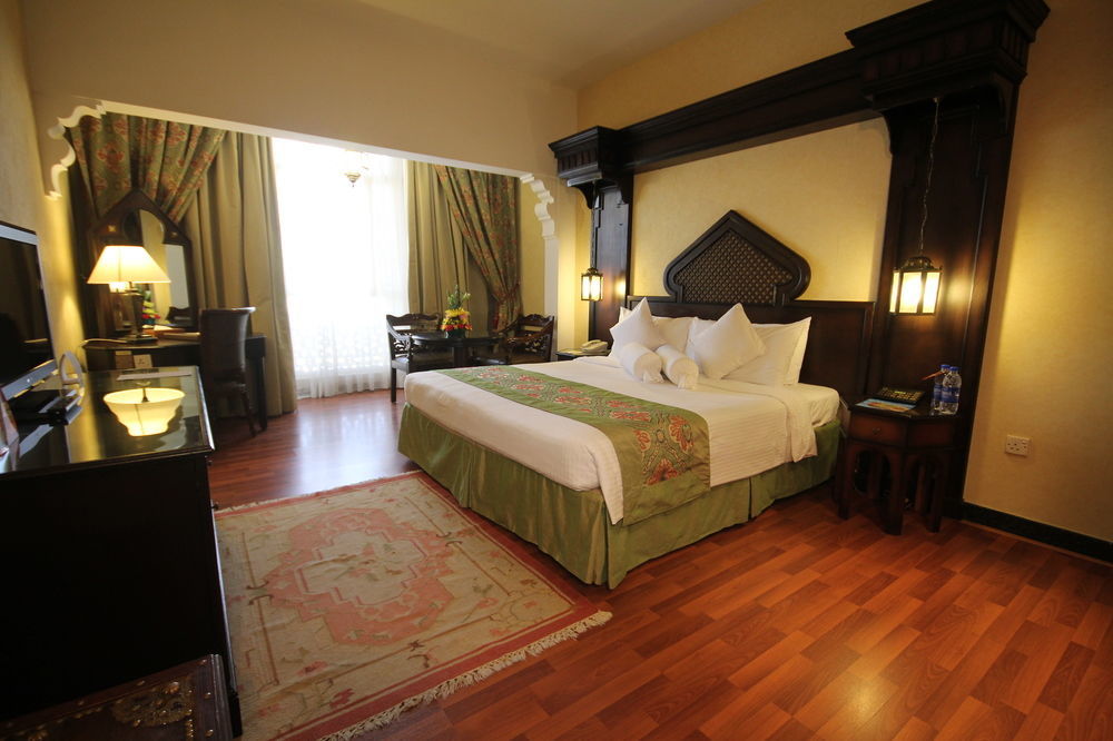 דובאי Arabian Courtyard Hotel & Spa מראה חיצוני תמונה