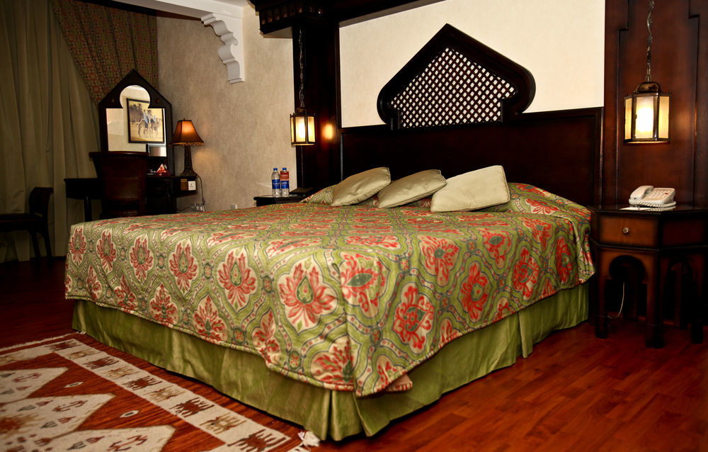 דובאי Arabian Courtyard Hotel & Spa מראה חיצוני תמונה