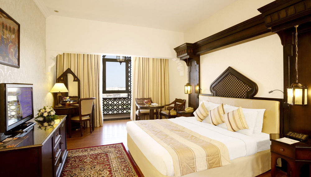דובאי Arabian Courtyard Hotel & Spa מראה חיצוני תמונה